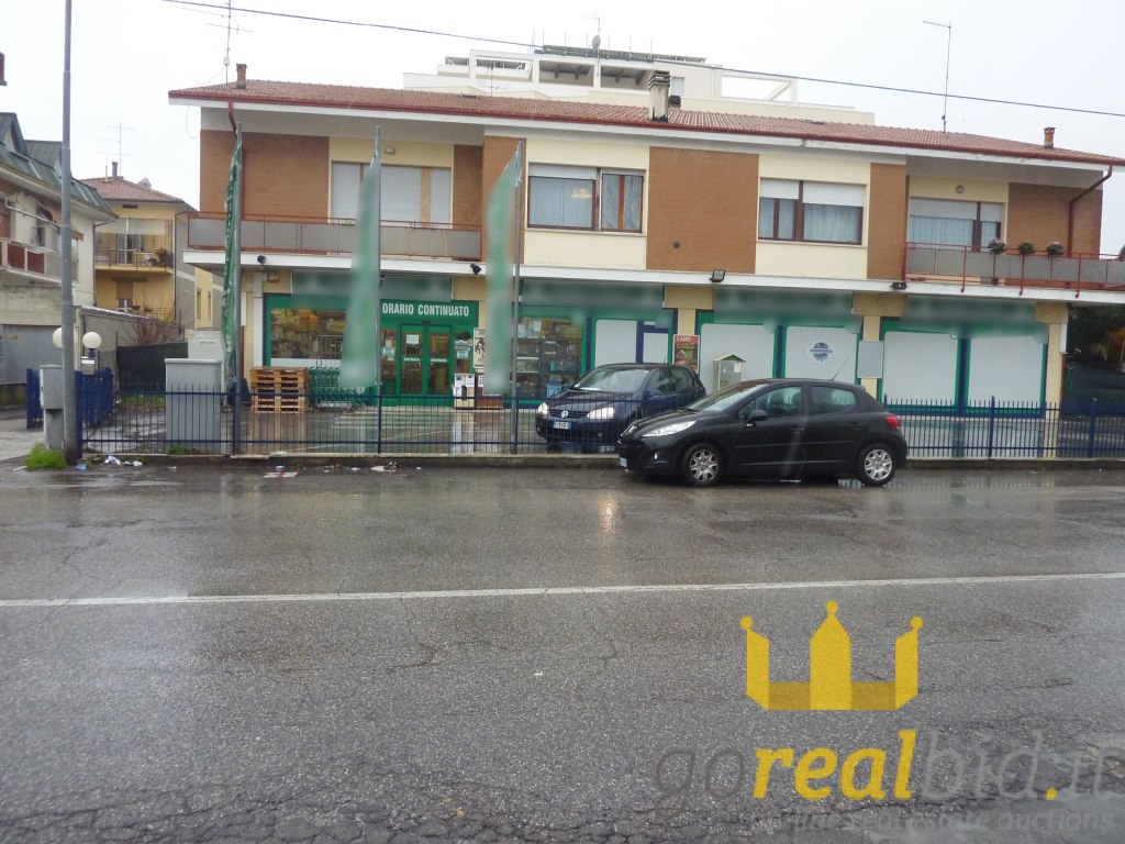 Locale commerciale a Senigallia (AN) Via Sanzio n.349 - LOTTO 2